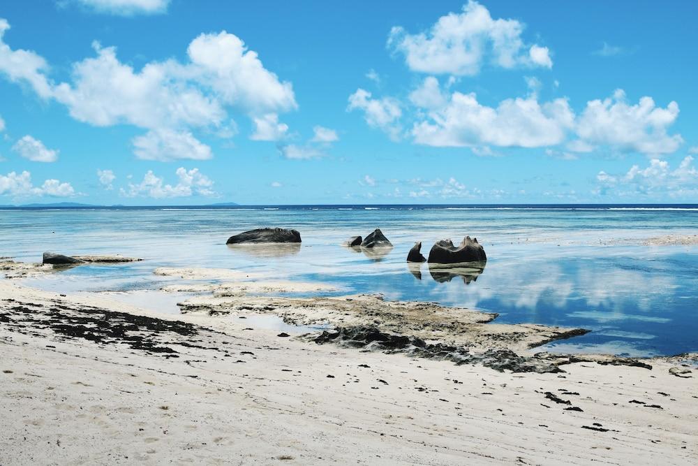 Crown Beach Hotel Seychelles Pointe Au Sel Bagian luar foto