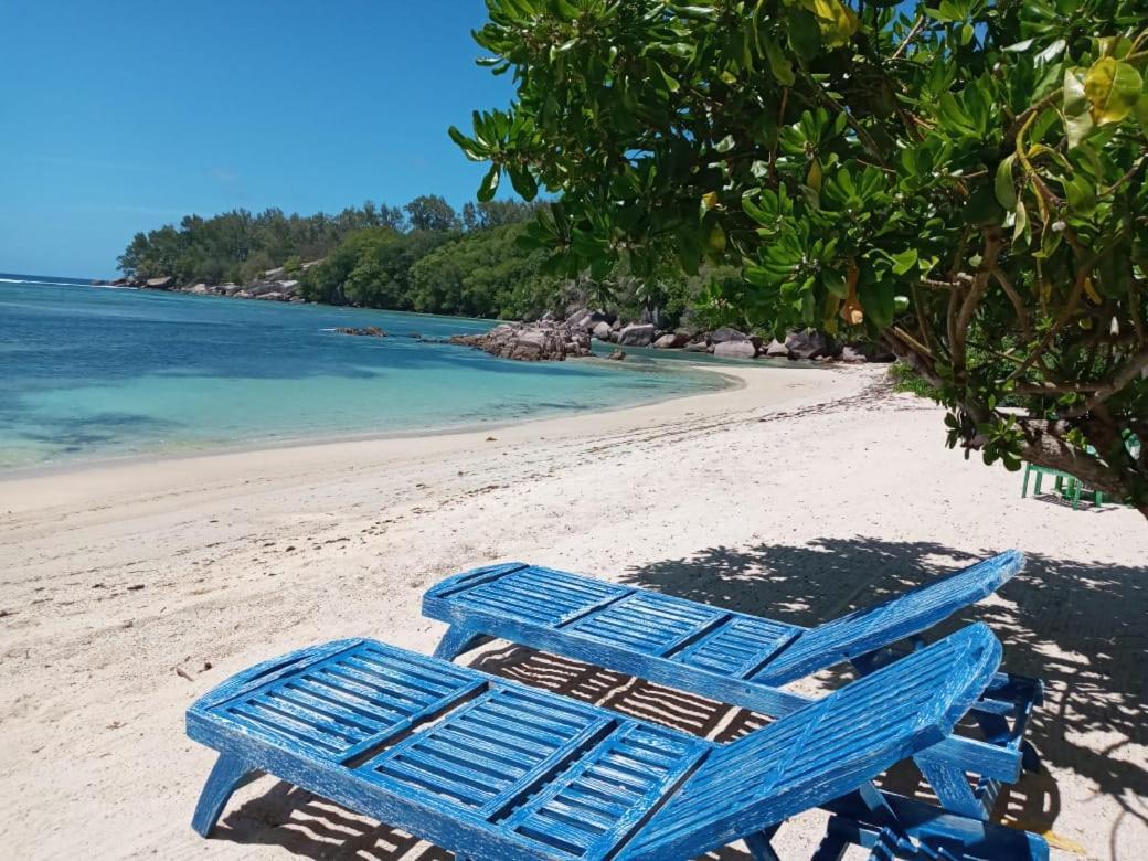 Crown Beach Hotel Seychelles Pointe Au Sel Bagian luar foto