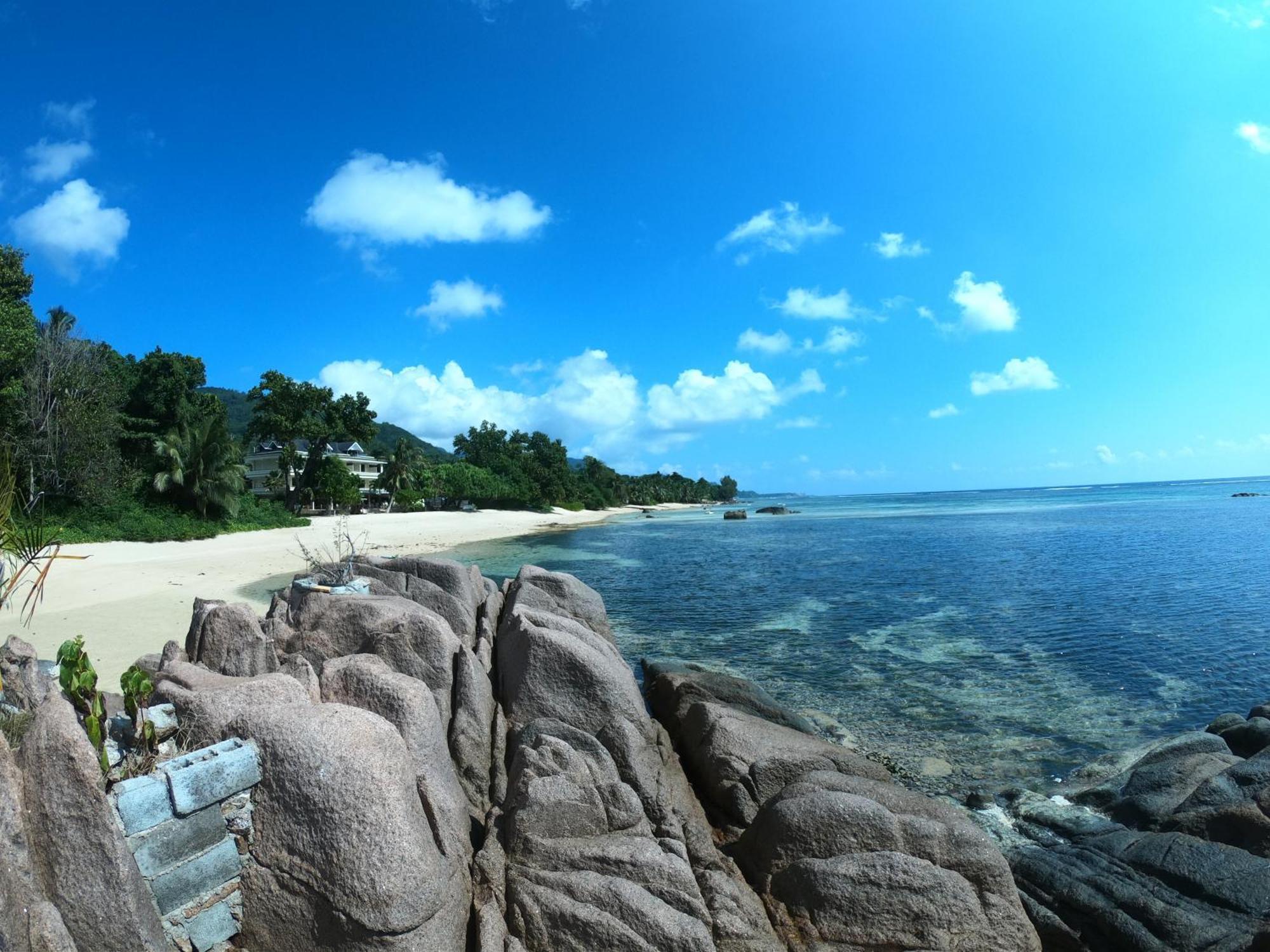 Crown Beach Hotel Seychelles Pointe Au Sel Bagian luar foto