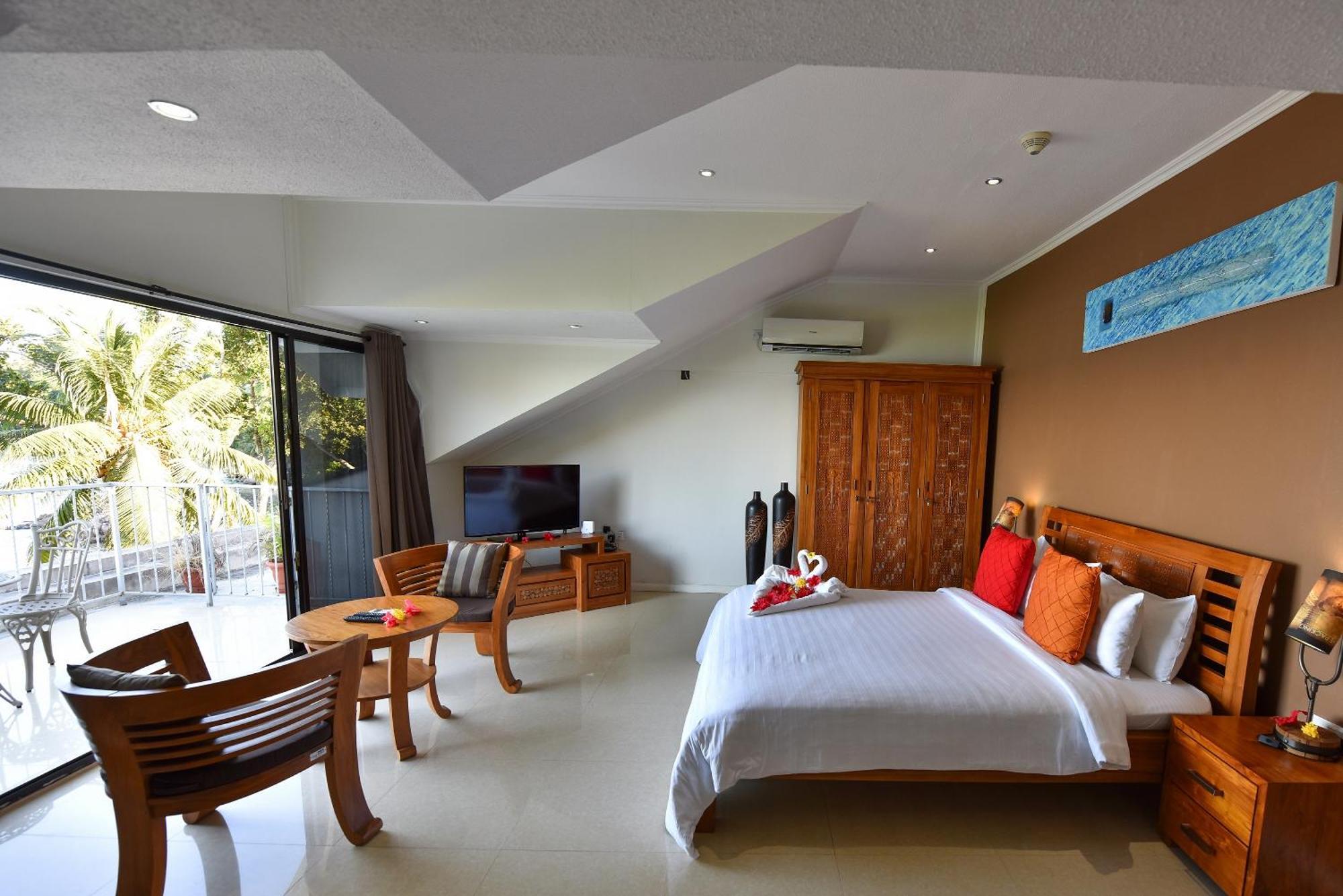 Crown Beach Hotel Seychelles Pointe Au Sel Bagian luar foto